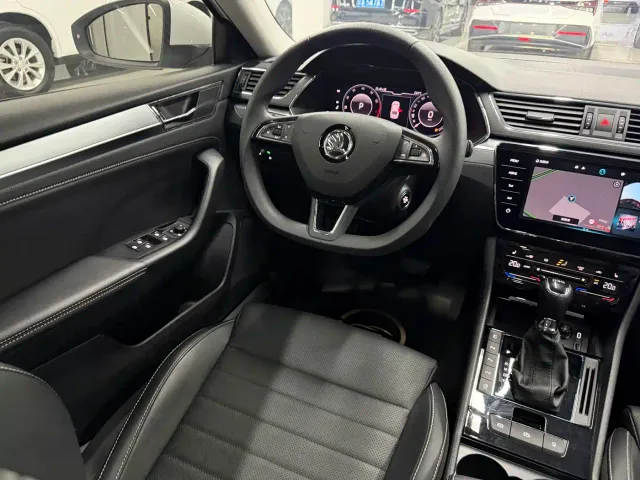 Skoda Superb — Фото автомобиля 5