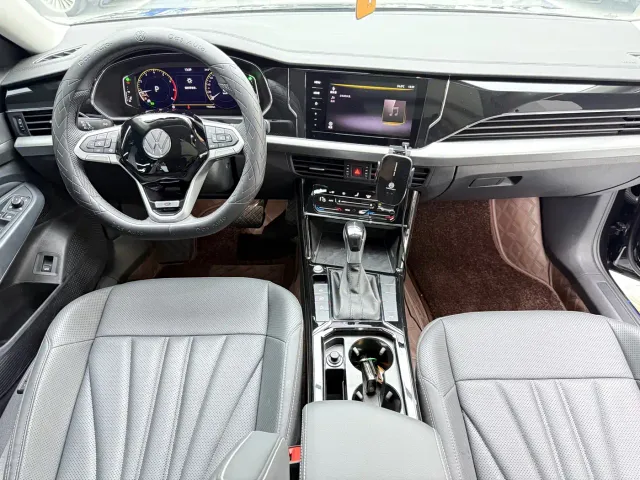 Volkswagen Passat — Фото автомобиля 4