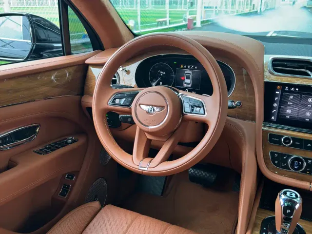 Bentley Bentayga — Фото автомобиля 20