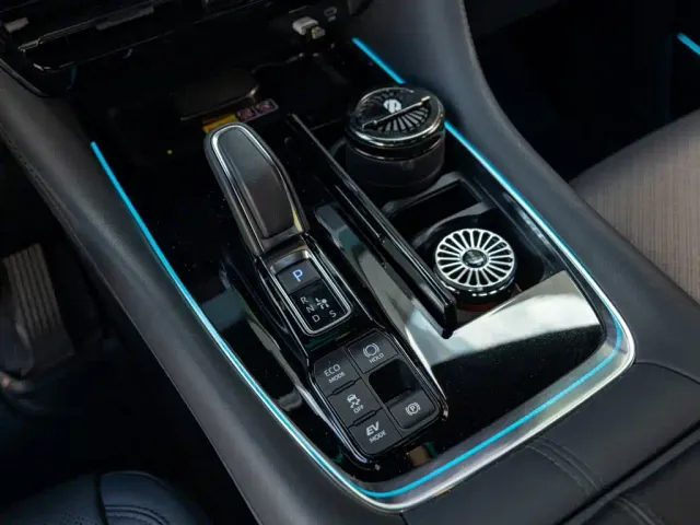 Toyota Alphard — Фото автомобиля 14