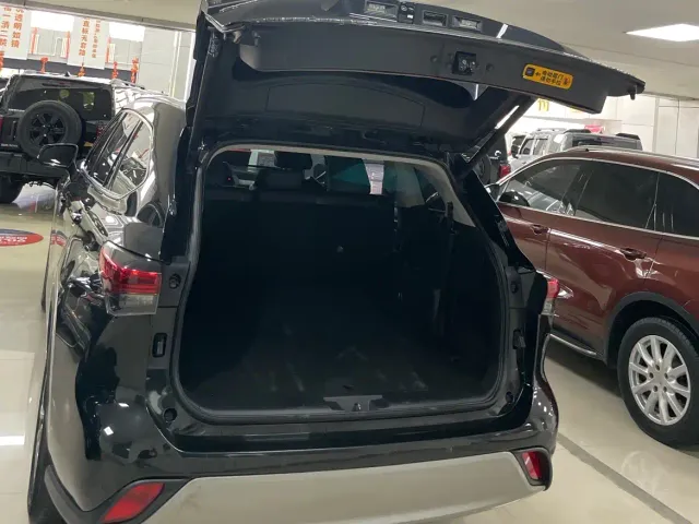Toyota Highlander — Фото автомобиля 20