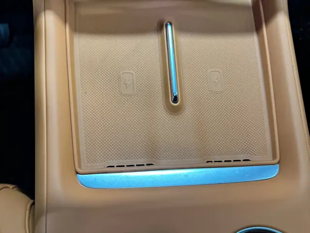 Xiaomi YU7 — Фото автомобиля 8