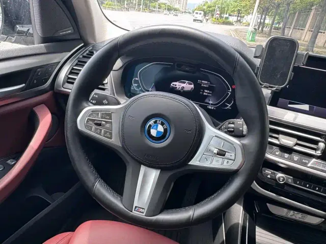BMW iX3 — Фото автомобиля 5