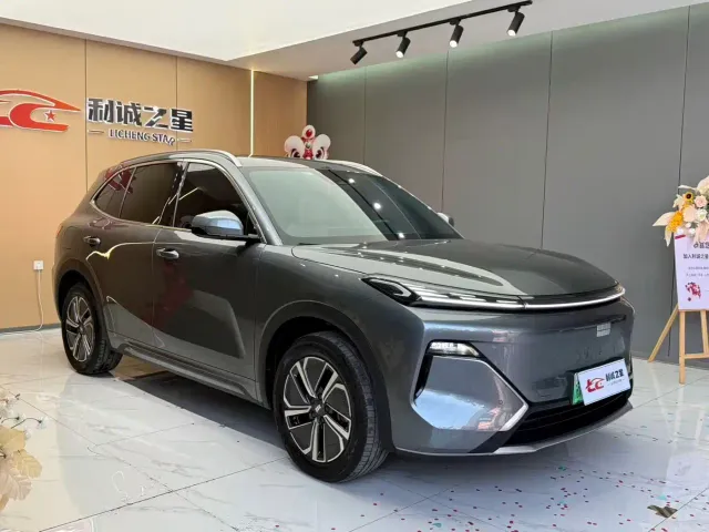 Geely Galaxy Starship 7 EM-i — Фото автомобиля 2