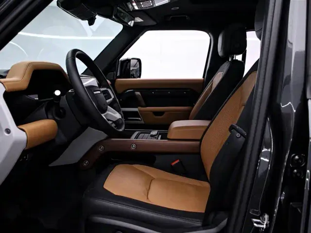 Land Rover Defender — Фото автомобиля 12