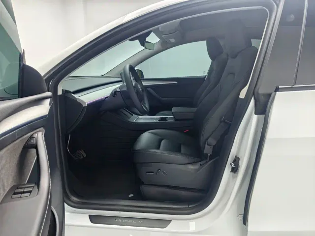 Tesla Model Y — Фото автомобиля 12