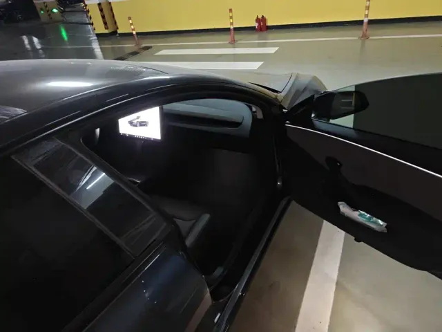 Tesla Model 3 — Фото автомобиля 19