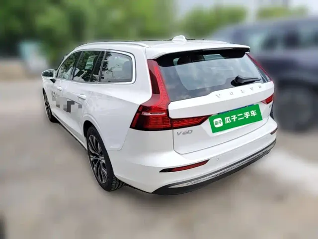 Volvo V60 — Фото автомобиля 6