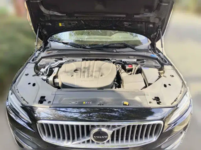 Volvo S90 — Фото автомобиля 9