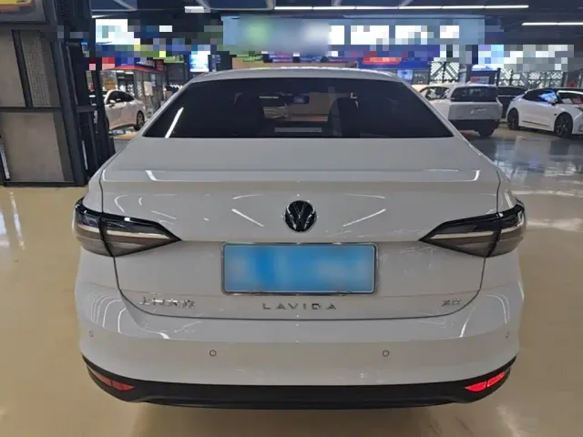 Volkswagen Lavida — Фото автомобиля 5