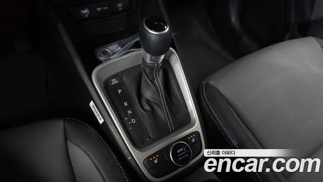 Hyundai Venue — Фото автомобиля 12