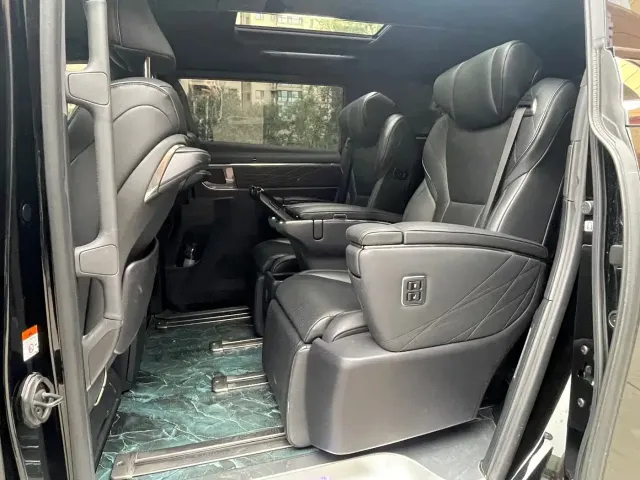 Toyota Alphard — Фото автомобиля 8