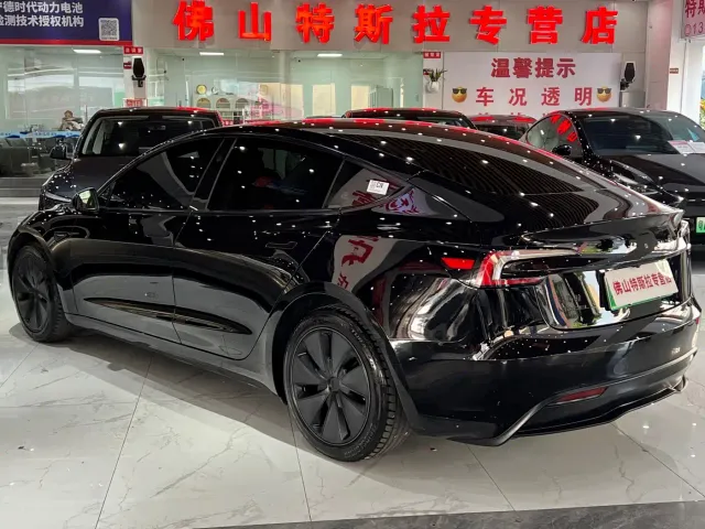 Tesla Model 3 — Фото автомобиля 4