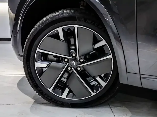 Li Auto Li L8 2025 Ultra Smart Renewal Edition — Фото автомобиля 8