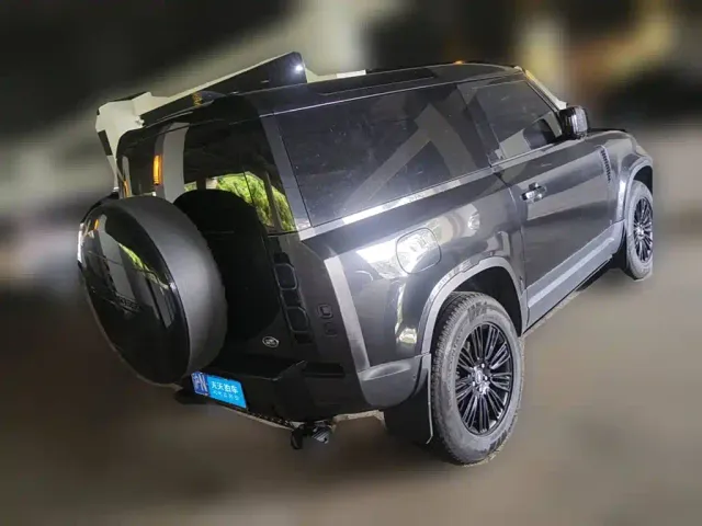 Land Rover Defender — Фото автомобиля 2