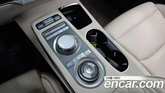 Genesis GV70 — Фото автомобиля 12