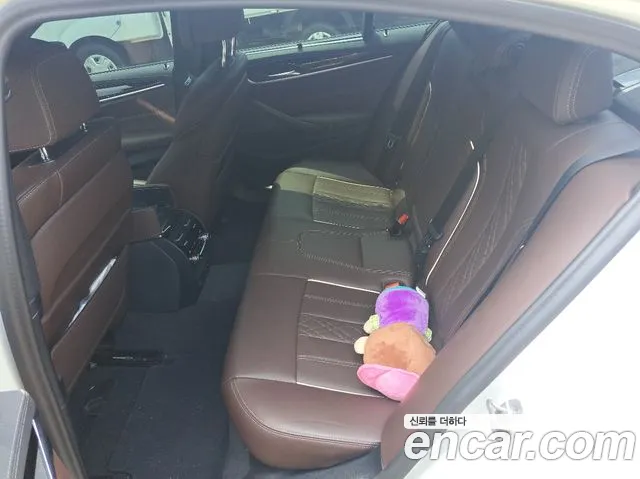 BMW 5-Series — Фото автомобиля 18