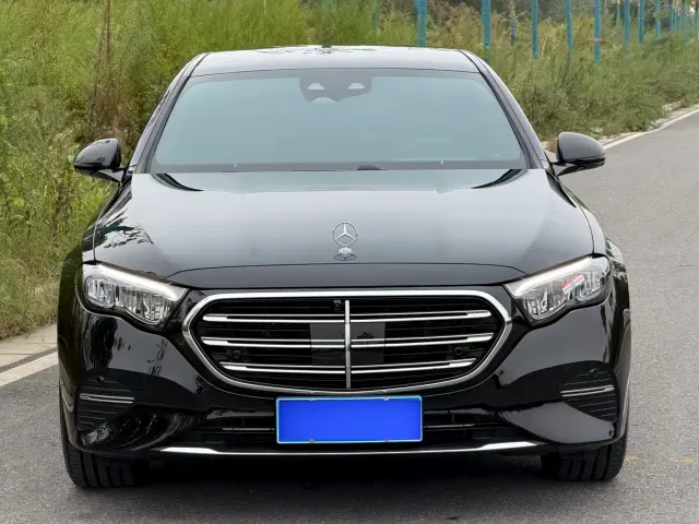 Mercedes-Benz E-Class — Фото автомобиля 2