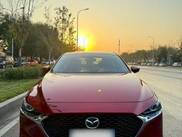Mazda Axela — Фото автомобиля 6