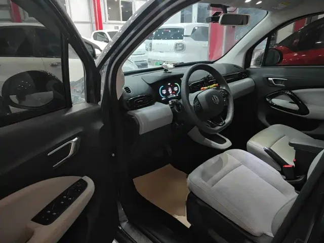 Leapmotor T03 — Фото автомобиля 15