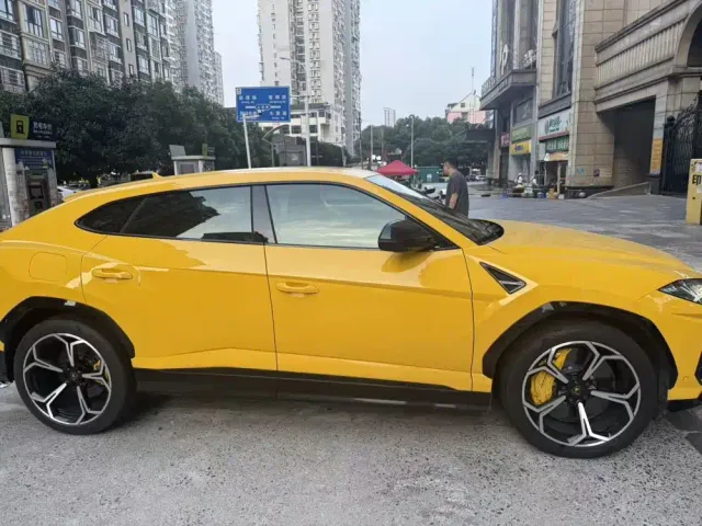 Lamborghini Urus — Фото автомобиля 8