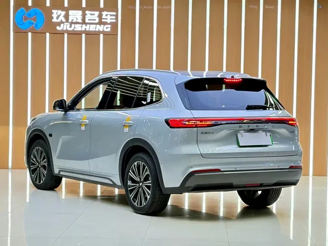 Geely Galaxy Starship 7 EM-i — Фото автомобиля 15
