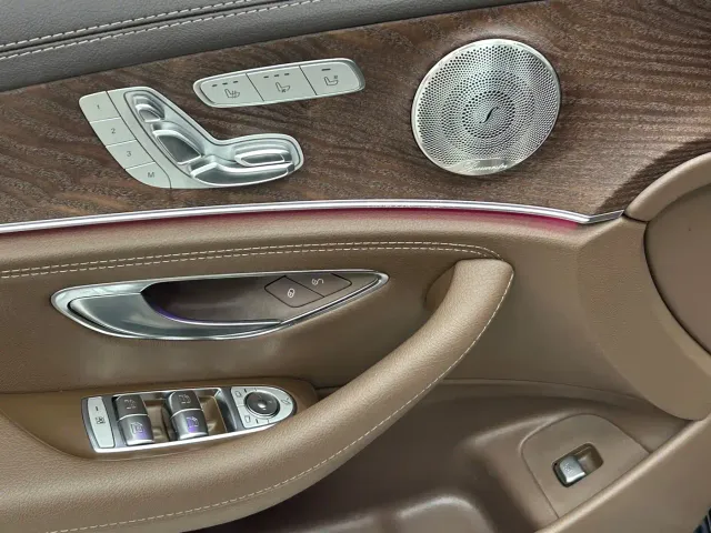 Mercedes-Benz E-Class — Фото автомобиля 9