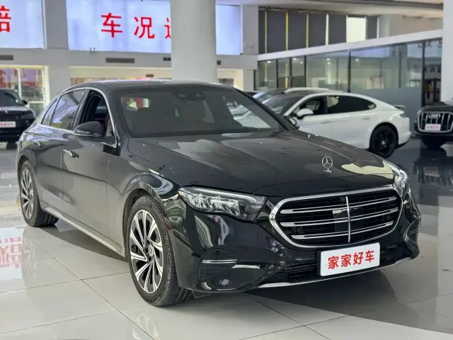 Mercedes-Benz E-Class — Фото автомобиля 3