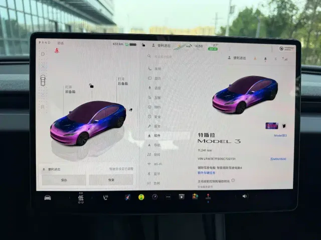 Tesla Model 3 — Фото автомобиля 8