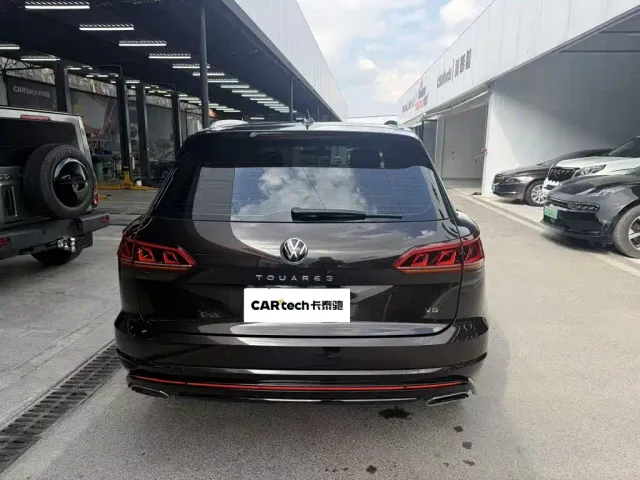Volkswagen Touareg — Фото автомобиля 10