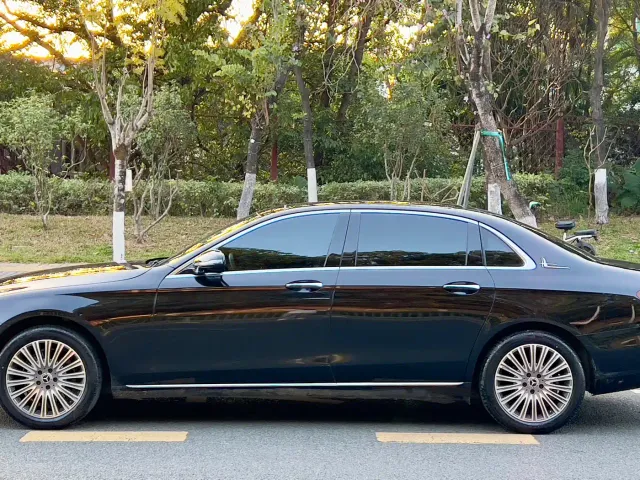 Mercedes-Benz E-Class — Фото автомобиля 4