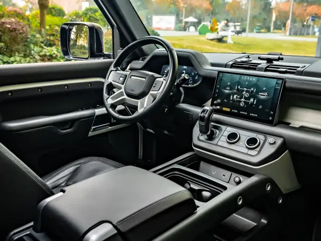 Land Rover Defender — Фото автомобиля 6