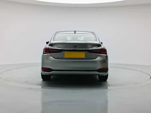 Lexus ES — Фото автомобиля 5