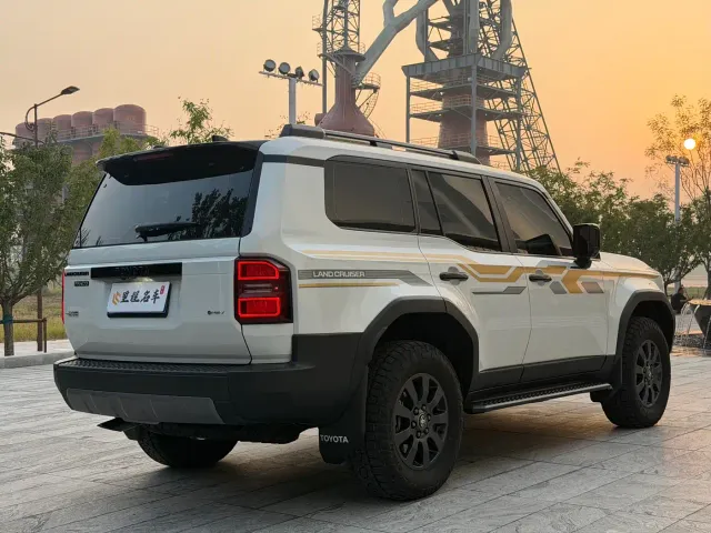 Toyota Prado — Фото автомобиля 5