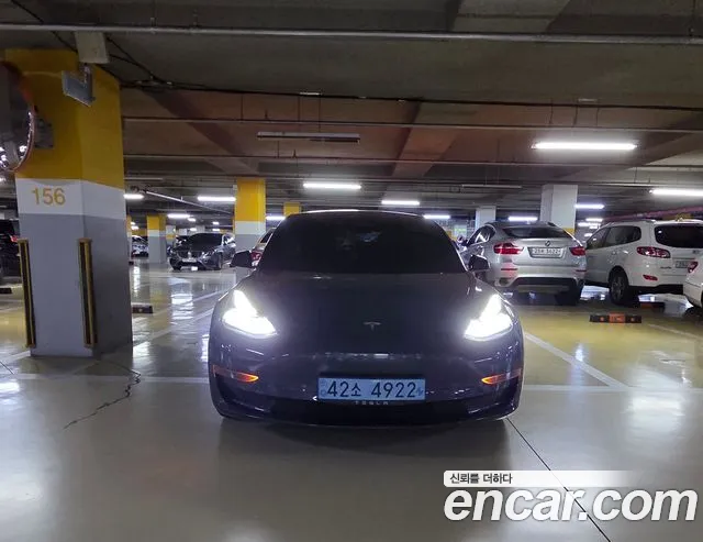 Tesla Model 3 — Фото автомобиля 3