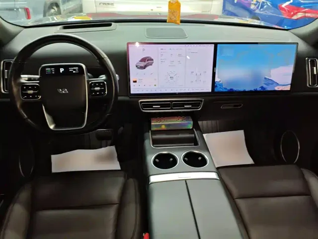 Li Auto L8 — Фото автомобиля 9