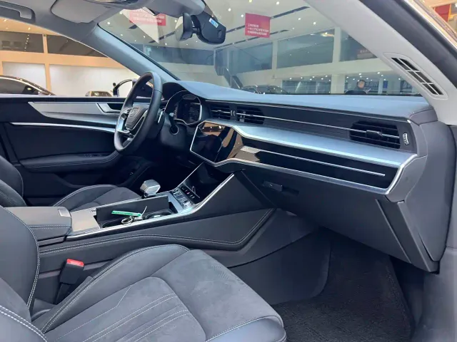 Audi A7L — Фото автомобиля 9