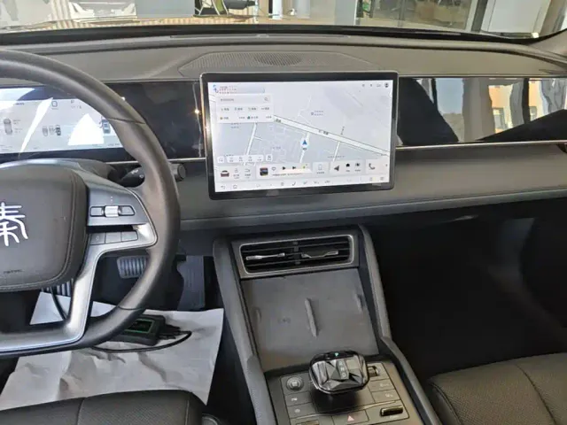 BYD Qin L — Фото автомобиля 12