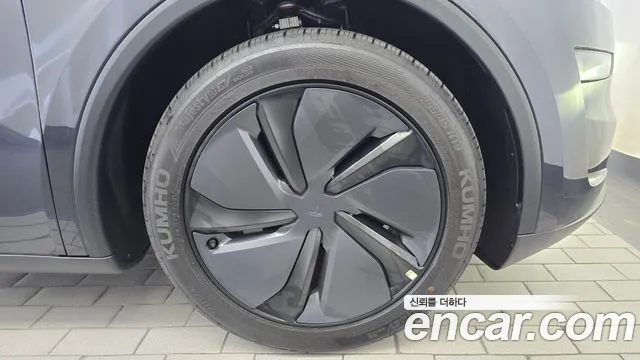 Tesla Model Y — Фото автомобиля 6