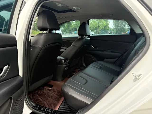 Hyundai Elantra — Фото автомобиля 9