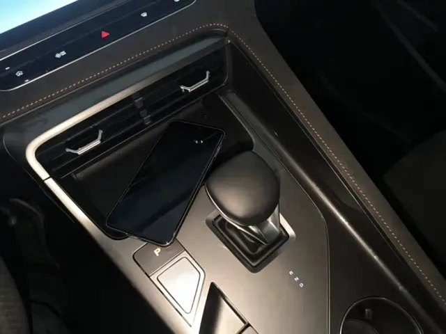 Roewe D5X DMH — Фото автомобиля 13