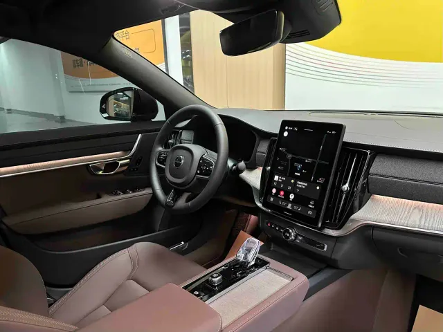 Volvo S90 — Фото автомобиля 9