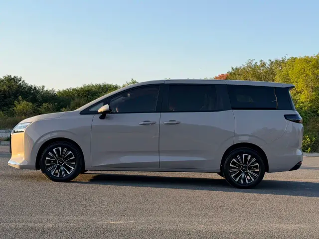 Wuling Starlight 730 — Фото автомобиля 4