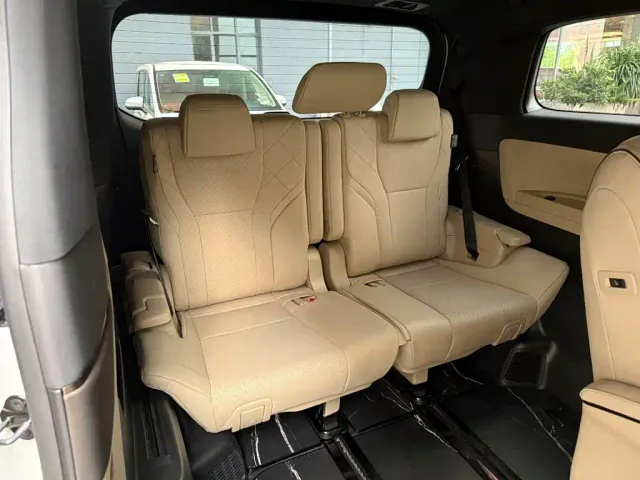 Toyota Alphard — Фото автомобиля 8