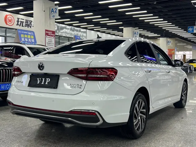 Volkswagen Lavida — Фото автомобиля 11