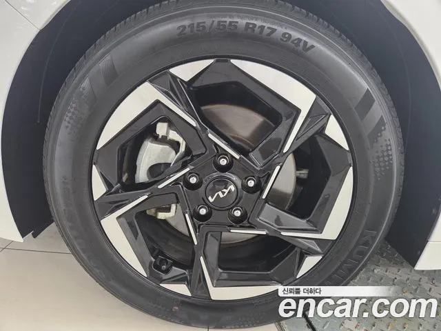 Kia K5 Новый K5 3 поколение 2.0 LPi(Для проката) — Фото автомобиля 4