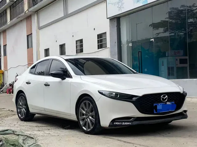 Mazda Axela — Фото автомобиля 3