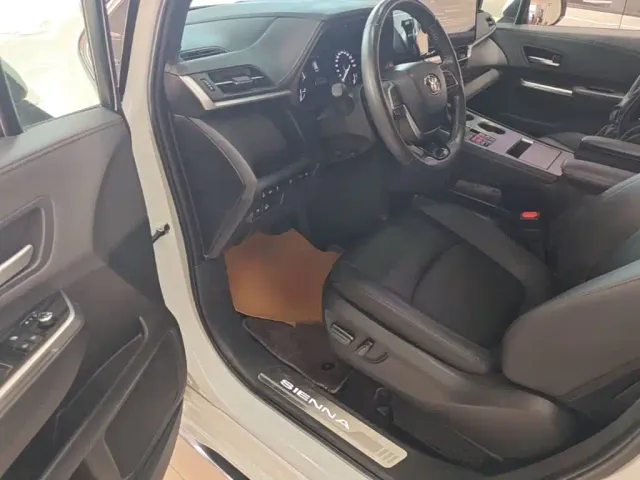 Toyota Sienna — Фото автомобиля 15