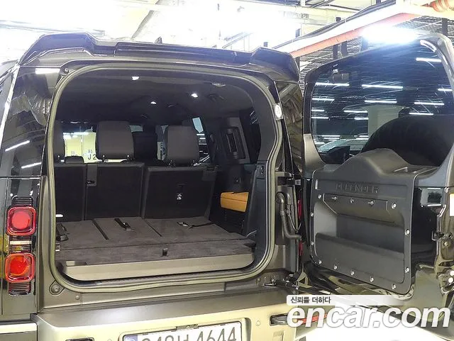 Land Rover Defender — Фото автомобиля 12