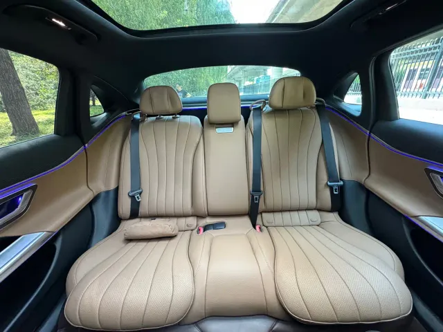 Mercedes-Benz E-Class — Фото автомобиля 11